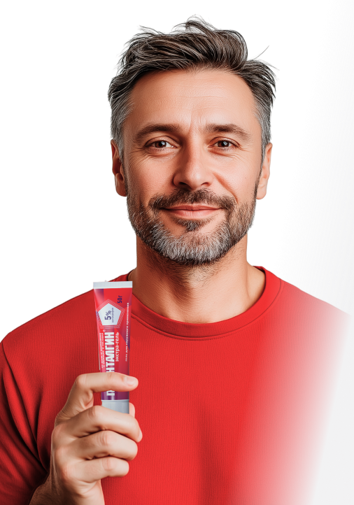 Мужчина, держащий упаковку Пенталгин Экстра-гель